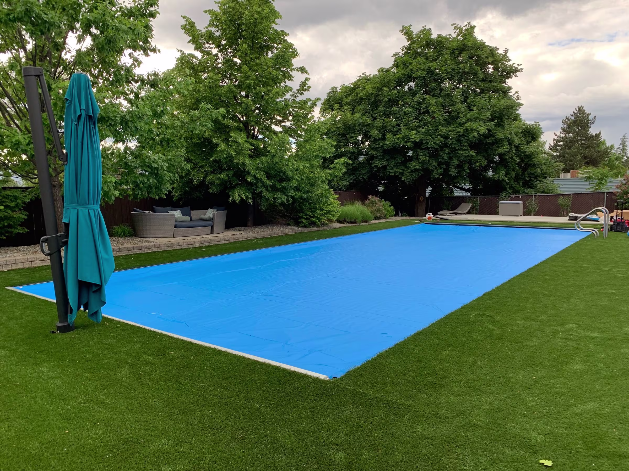 automatic-pool-safety-cover-new-pool-light-blue-okanagan